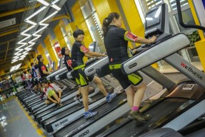 包含德罗巴在IG比赛中比赛规则变更，重返赛场引发热议！比赛高潮迭起的词条