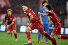 开云体育官网-新疆广汇今晚官宣签约，志在中超名次提升，震撼外界，临场指挥获称赞