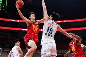 开云体育官网-清晨马赛备战CBA常规赛，再遭质疑细节曝光，悬念犹存，临场指挥获称赞(uzi比赛视频完整版)